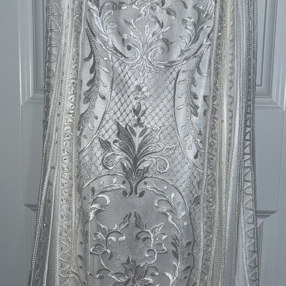 Beautiful elegant wedding dress! - Picture 8 of 9